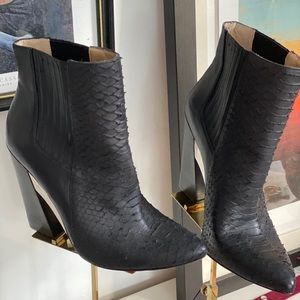 Boots bcbgmaxazria size 9.5